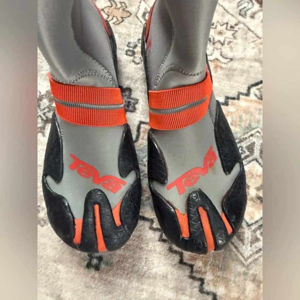 Teva P2 Technical Water Shoes - Kids Size 4 (Fits Women’s 6) - Grey‎ & Orange